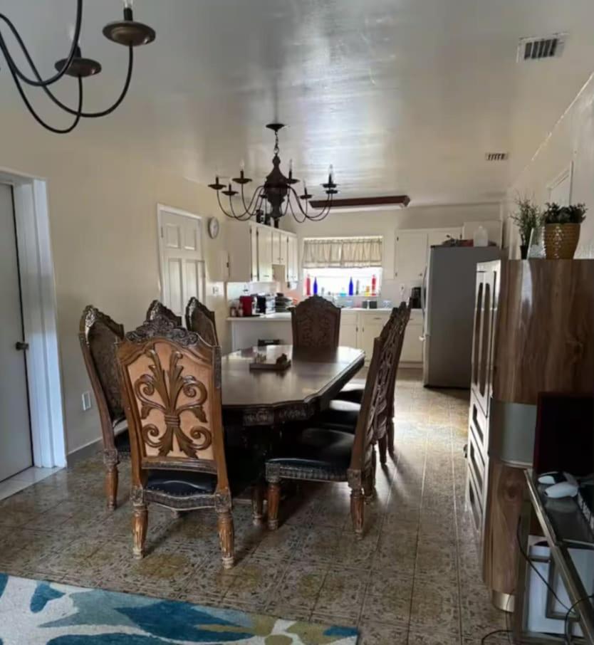 Apartment Shared For Men - Tropical - Bunk 6 *